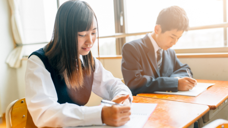 学塾で学習している生徒 | 武蔵野個別指導塾 学塾で学習している生徒 武蔵野個別指導塾